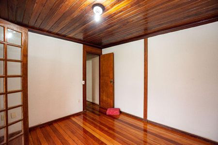 Casa à venda com 472m², 4 quartos e 2 vagas