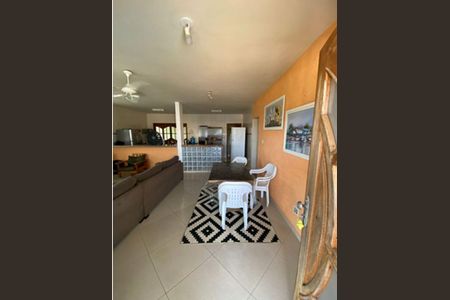 Casa à venda com 240m², 3 quartos e 1 vaga
