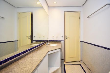Apartamento à venda com 120m², 2 quartos e 2 vagas Apartamento à venda com 120m², 2 quartos e 2 vagasbanheiro
