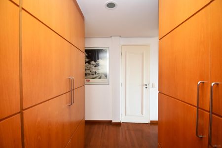 Apartamento à venda com 120m², 2 quartos e 2 vagas Apartamento à venda com 120m², 2 quartos e 2 vagascloset quarto 2