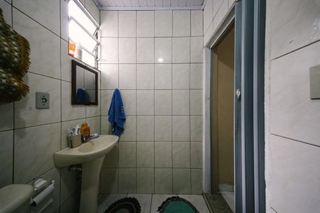 Banheiro de casa para alugar com 1 quarto, 43m² em Vila Ré, São Paulo