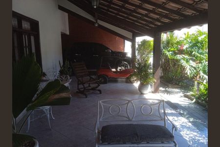 Casa à venda com 290m², 4 quartos e sem vaga
