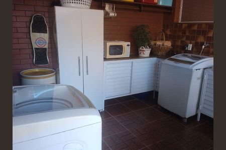 Casa à venda com 290m², 4 quartos e sem vaga