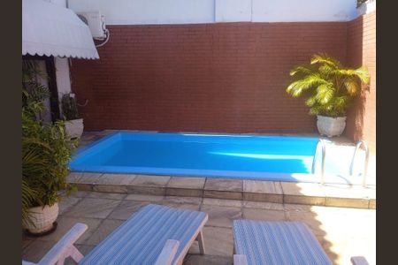 Casa à venda com 290m², 4 quartos e sem vaga