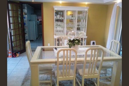 Casa à venda com 290m², 4 quartos e sem vaga