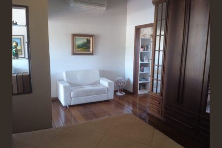 Casa à venda com 290m², 4 quartos e sem vaga