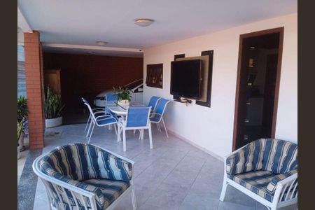 Casa à venda com 290m², 4 quartos e sem vaga