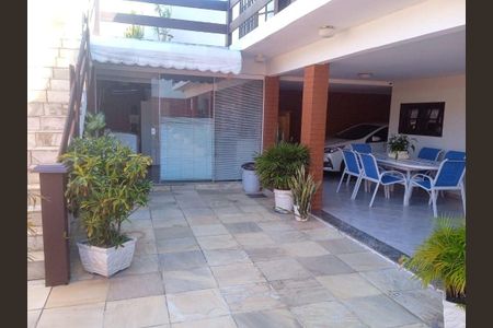 Casa à venda com 290m², 4 quartos e sem vaga