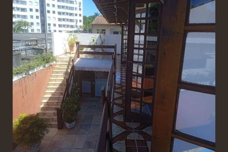 Casa à venda com 290m², 4 quartos e sem vaga