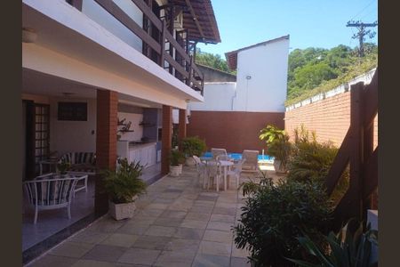 Casa à venda com 290m², 4 quartos e sem vaga