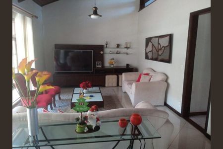 Casa à venda com 290m², 4 quartos e sem vaga
