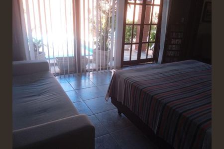 Casa à venda com 290m², 4 quartos e sem vaga