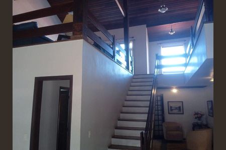 Casa à venda com 290m², 4 quartos e sem vaga