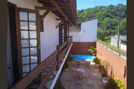 Casa à venda com 290m², 4 quartos e sem vaga