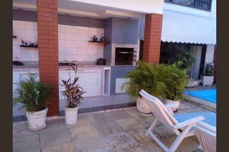 Casa à venda com 290m², 4 quartos e sem vaga