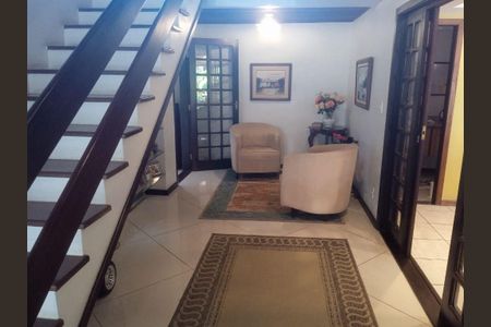 Casa à venda com 290m², 4 quartos e sem vaga