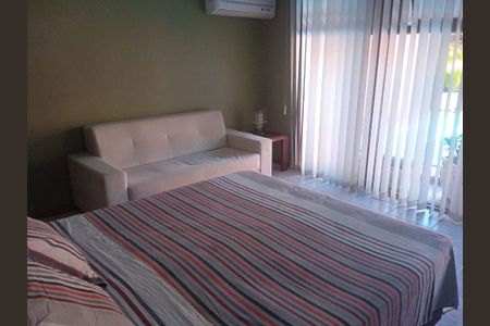 Casa à venda com 290m², 4 quartos e sem vaga