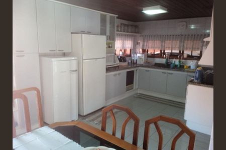 Casa à venda com 290m², 4 quartos e sem vaga