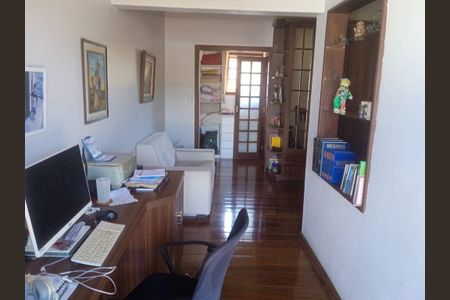 Casa à venda com 290m², 4 quartos e sem vaga
