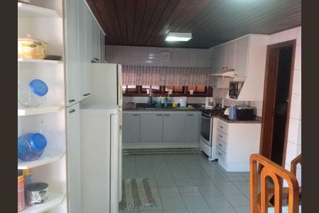 Casa à venda com 290m², 4 quartos e sem vaga