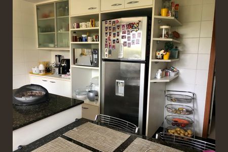 Casa à venda com 215m², 3 quartos e 2 vagas