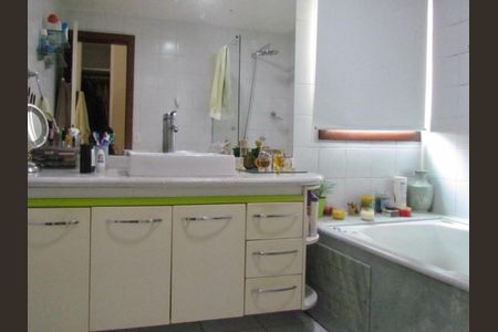 Casa à venda com 3 quartos, 215m² em Vila Progresso, Niterói
