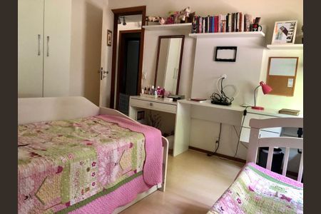 Casa à venda com 3 quartos, 215m² em Vila Progresso, Niterói