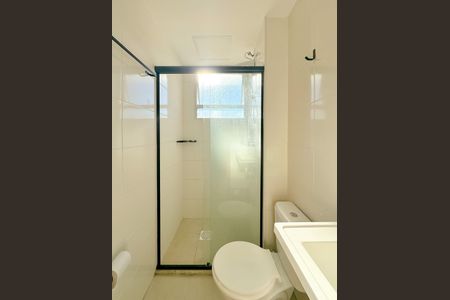 Banheiro de apartamento para alugar com 2 quartos, 56m² em Serraria, São José