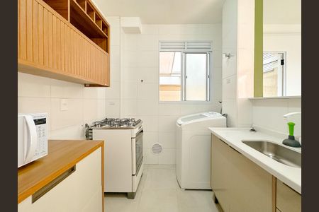 Cozinha de apartamento para alugar com 2 quartos, 56m² em Serraria, São José