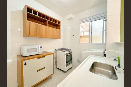 Cozinha de apartamento para alugar com 2 quartos, 56m² em Serraria, São José
