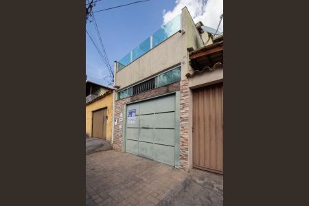 Casa à venda com 140m², 2 quartos e 1 vaga Casa à venda com 140m², 2 quartos e 1 vagaFachada