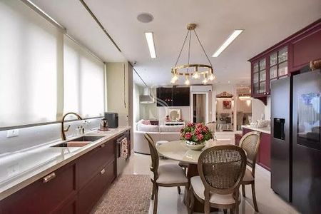 Apartamento à venda com 252m², 3 quartos e 4 vagas