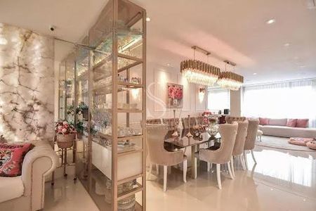 Apartamento à venda com 252m², 3 quartos e 4 vagas
