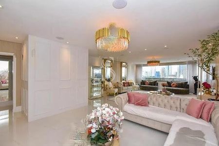 Apartamento à venda com 252m², 3 quartos e 4 vagas