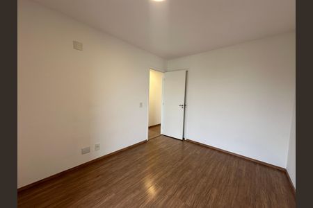 Apartamento à venda com 77m², 3 quartos e 2 vagas Apartamento à venda com 77m², 3 quartos e 2 vagasSuíte
