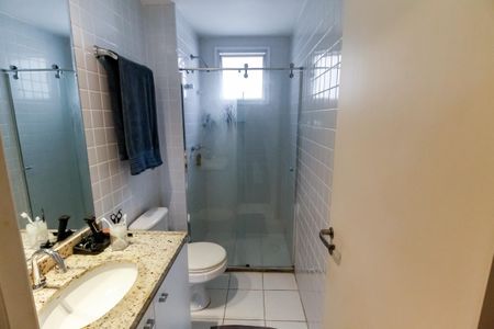 Apartamento à venda com 107m², 3 quartos e 2 vagas Apartamento à venda com 107m², 3 quartos e 2 vagasBanheiro Corredor
