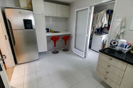Apartamento à venda com 107m², 3 quartos e 2 vagas Apartamento à venda com 107m², 3 quartos e 2 vagasCozinha - Armários
