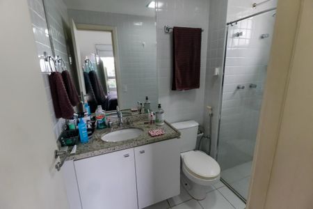 Apartamento à venda com 107m², 3 quartos e 2 vagas Apartamento à venda com 107m², 3 quartos e 2 vagasBanheiro da Suíte