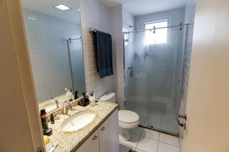 Apartamento à venda com 107m², 3 quartos e 2 vagas Apartamento à venda com 107m², 3 quartos e 2 vagasBanheiro Corredor