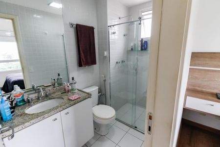 Apartamento à venda com 107m², 3 quartos e 2 vagas Apartamento à venda com 107m², 3 quartos e 2 vagasBanheiro da Suíte