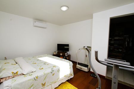 Casa à venda com 360m², 4 quartos e 3 vagasQuarto 3 - Suíte