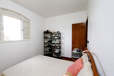 Casa à venda com 360m², 4 quartos e 3 vagasQuarto 2