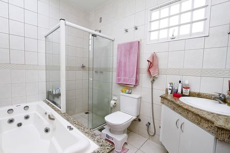 Casa à venda com 360m², 4 quartos e 3 vagasBanheiro da Suíte
