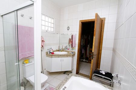 Casa à venda com 360m², 4 quartos e 3 vagasBanheiro da Suíte