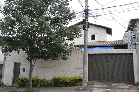 Casa à venda com 360m², 4 quartos e 3 vagasFachada