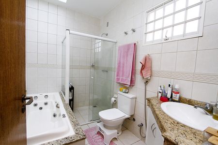 Casa à venda com 360m², 4 quartos e 3 vagasBanheiro da Suíte