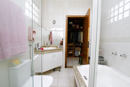 Casa à venda com 360m², 4 quartos e 3 vagasBanheiro da Suíte