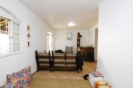 Casa à venda com 360m², 4 quartos e 3 vagasSala