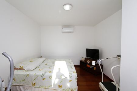 Casa à venda com 360m², 4 quartos e 3 vagasQuarto 3 - Suíte
