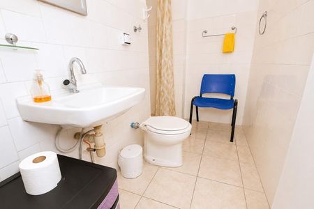 Banheiro de kitnet/studio para alugar com 1 quarto, 33m² em Bela Vista, São Paulo